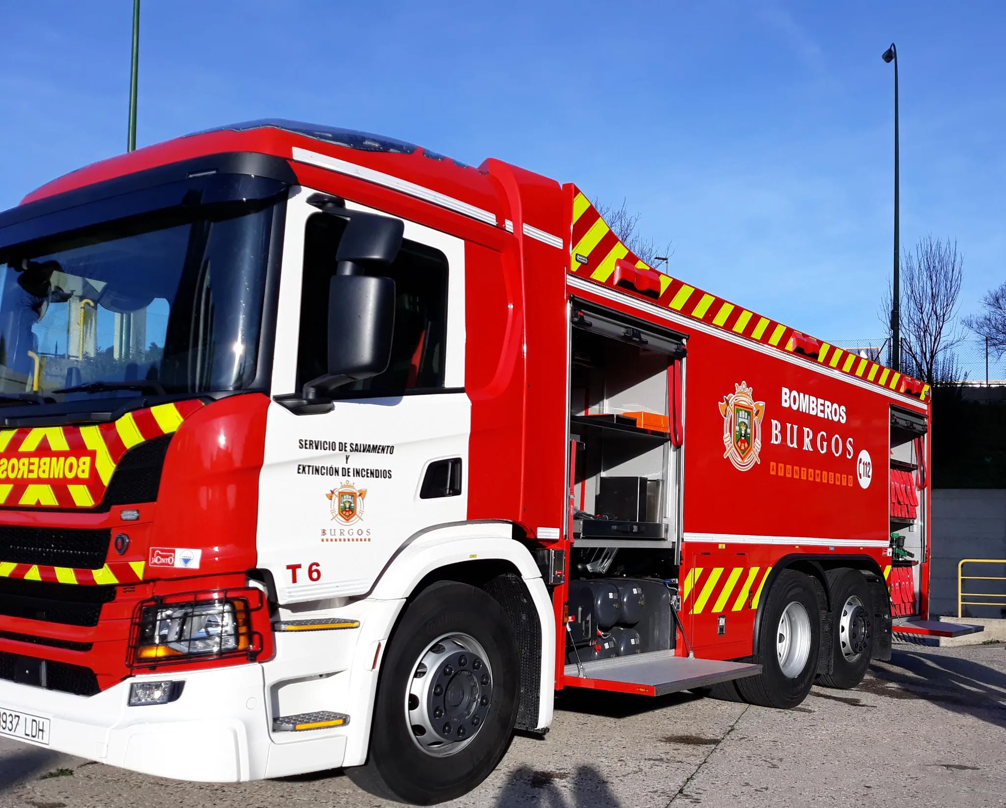 Bomberos sofocan un incendio en una chimenea de una vivienda de Sotopalacios