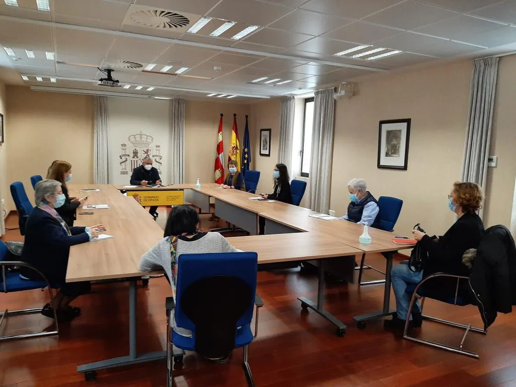 El subdelegado del Gobierno reconoce el esfuerzo hoy más necesario que nunca de las asociaciones que trabajan con inmigrantes