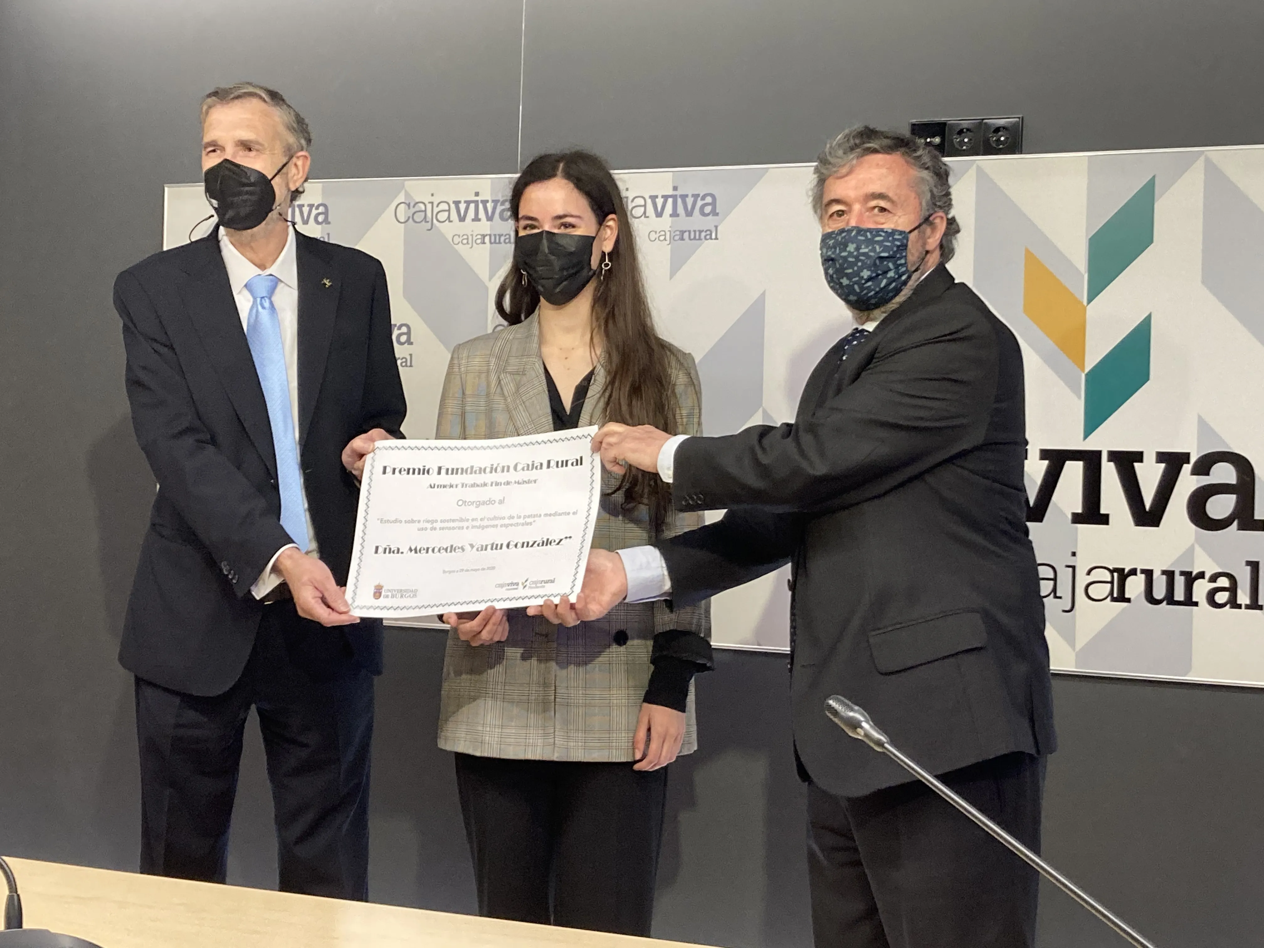 La Fundación Caja Rural Burgos hace entrega del premio al TFM más destacado del ámbito agroalimentario