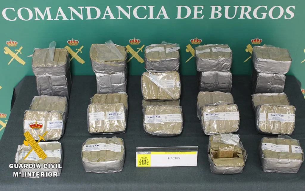 La Guardia Civil aprehende 16 kilogramos de hachís en la AP-I