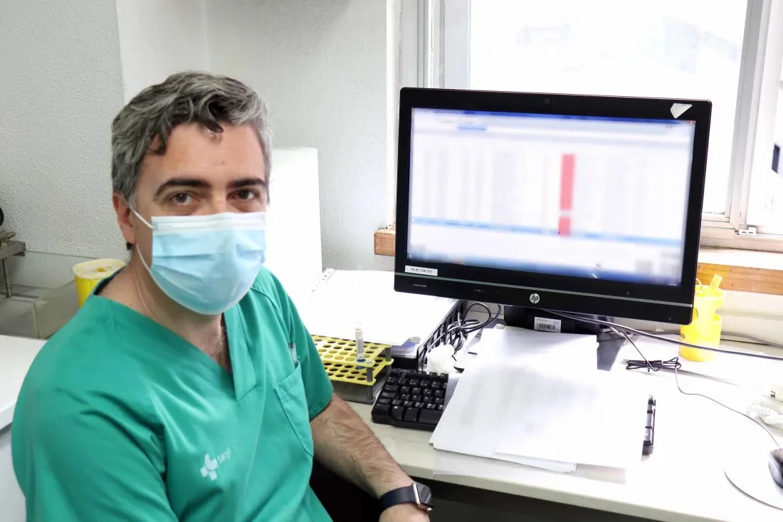 COVID-19 Burgos: ​El riesgo real de los trombos relacionados con AstraZeneca y Janssen explicado por González Porras, hematólogo del Hospital de Salamanca