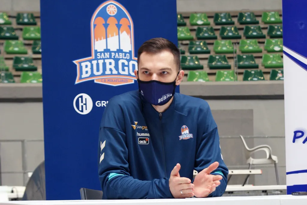 Max Salash se encuentra retenido en Rusia a la espera de poder regresar a España