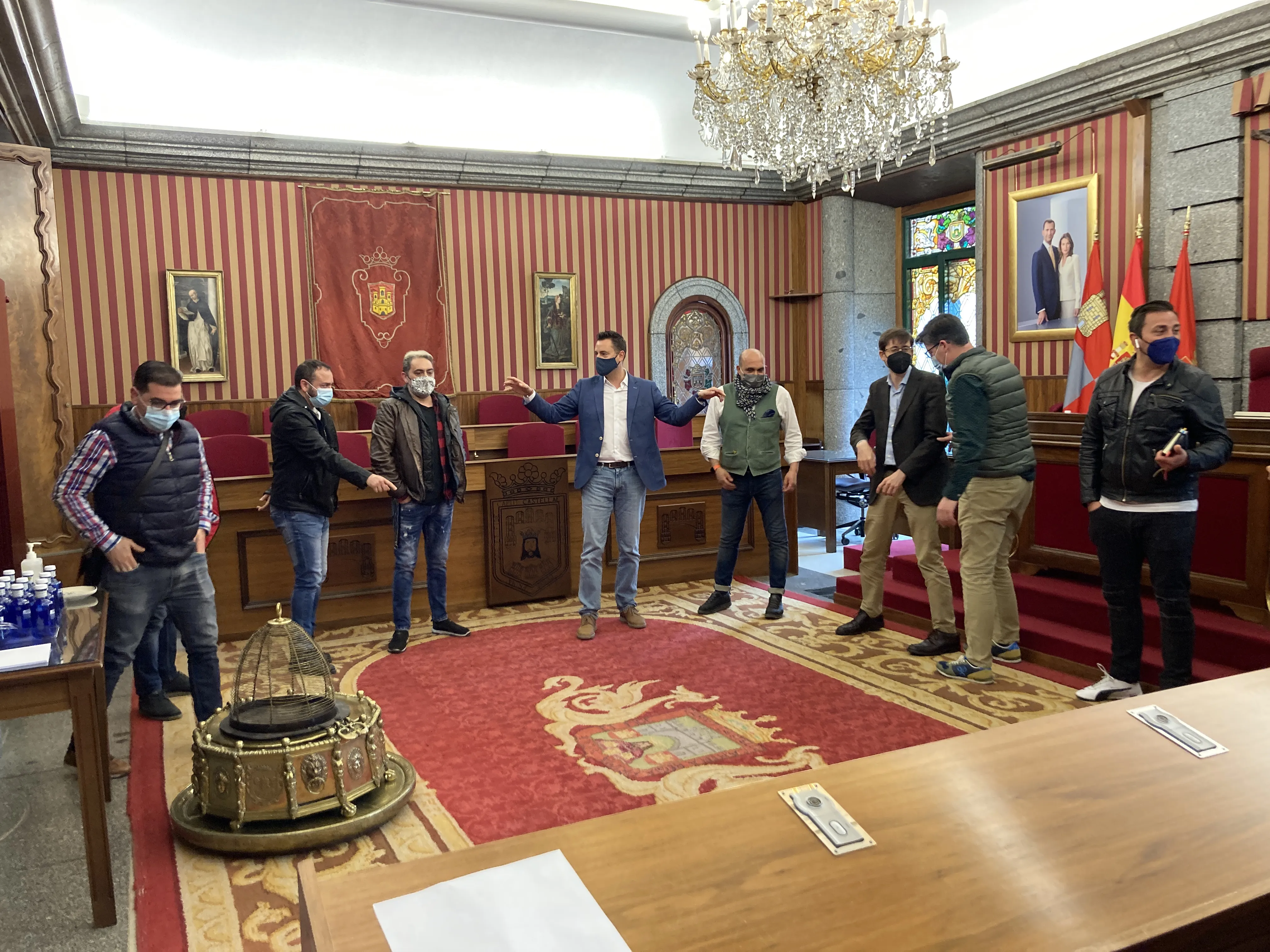 El alcalde de Burgos se reúne con el sector hostelero y acuerda iniciar de nuevo la redacción de la ordenanza de Terrazas