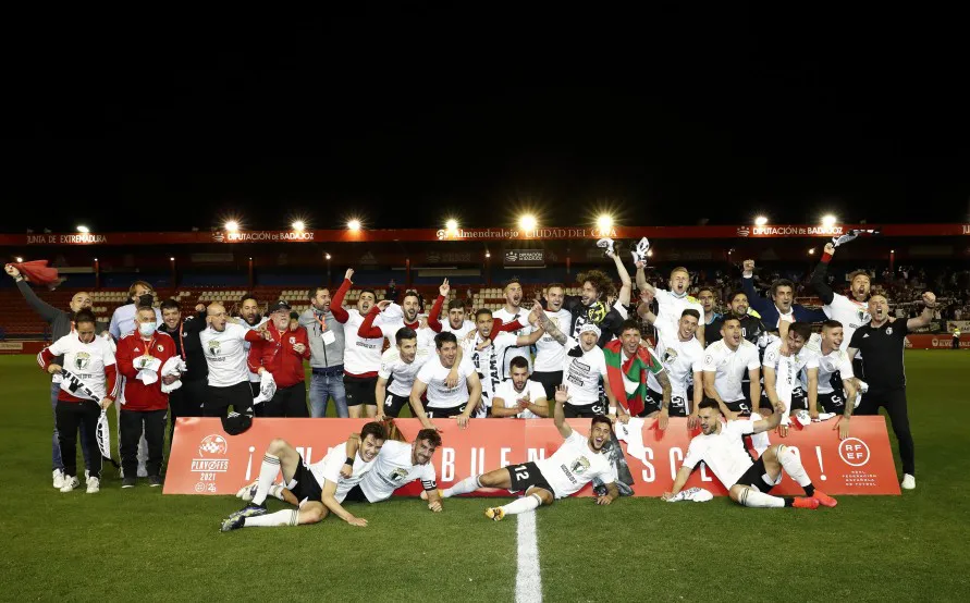 El Burgos CF asciende a Segunda División tras doblegar al Ath. B (1-0)
