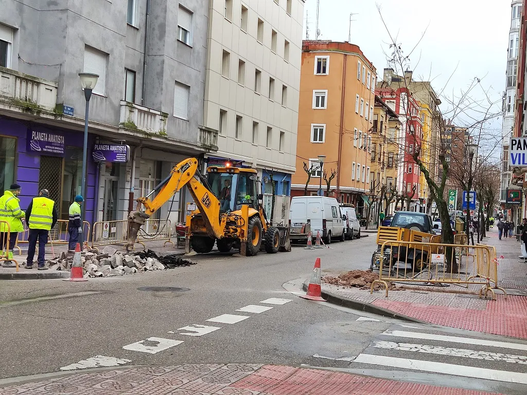 Podemos propone reforzar la brigada municipal de obras para atender las demandas de los distritos