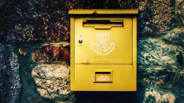 Nuevo mensaje falso: se hacen pasar por Correos para apropiarse de tus datos bancarios
