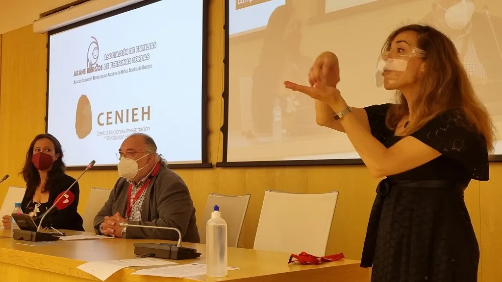 El CENIEH adaptará la divulgación de la ciencia al colectivo de personas sordas