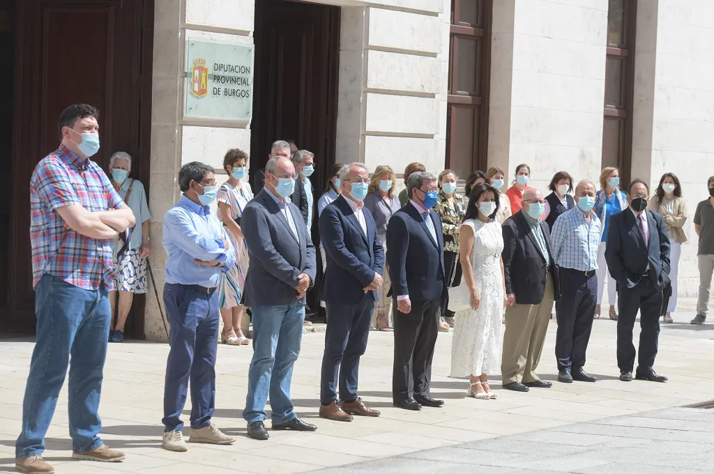 Silencio como homenaje a su recuerdo