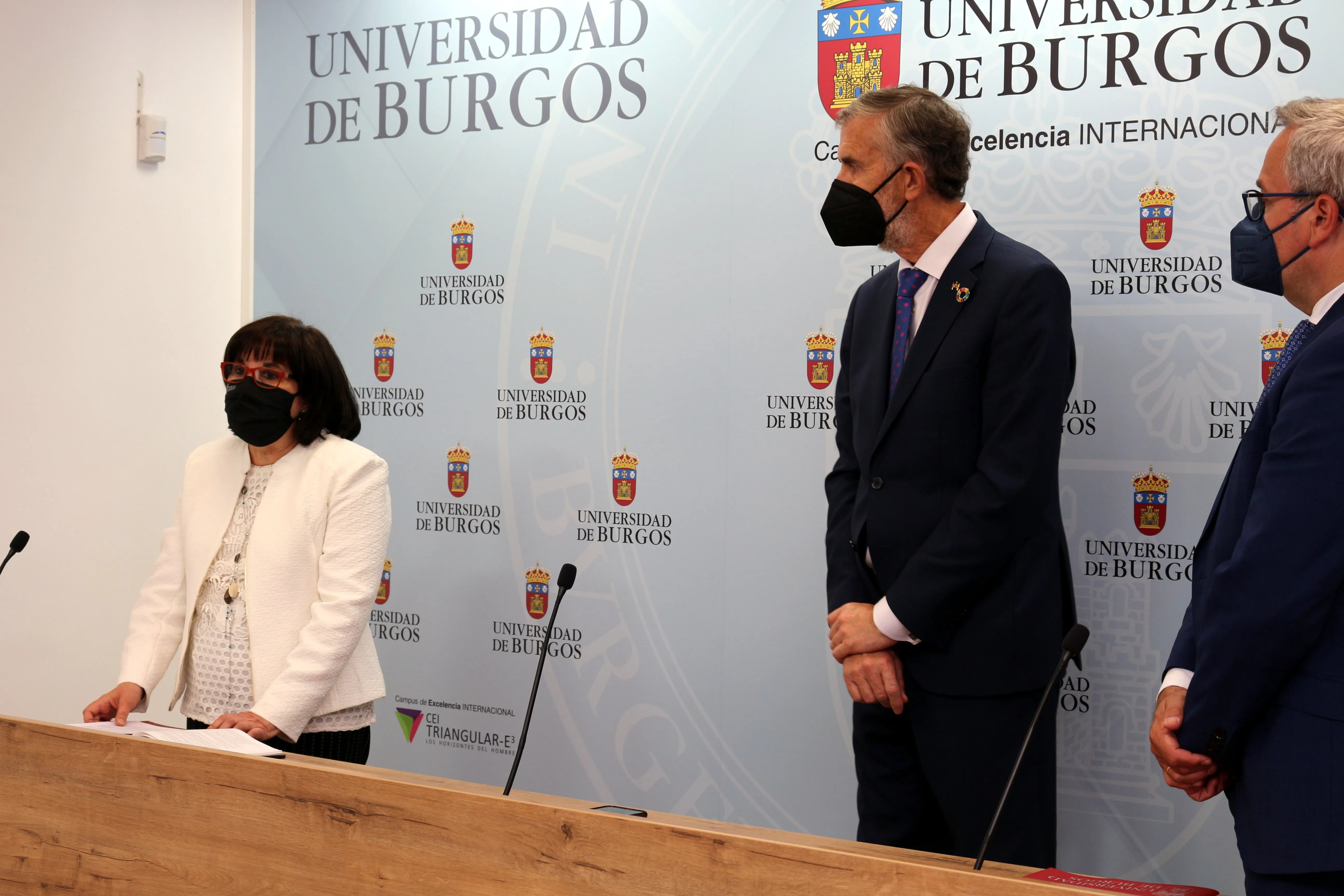 María Ángeles Martínez Martín toma posesión como decana de la Facultad de Ciencias de la Salud de la UBU