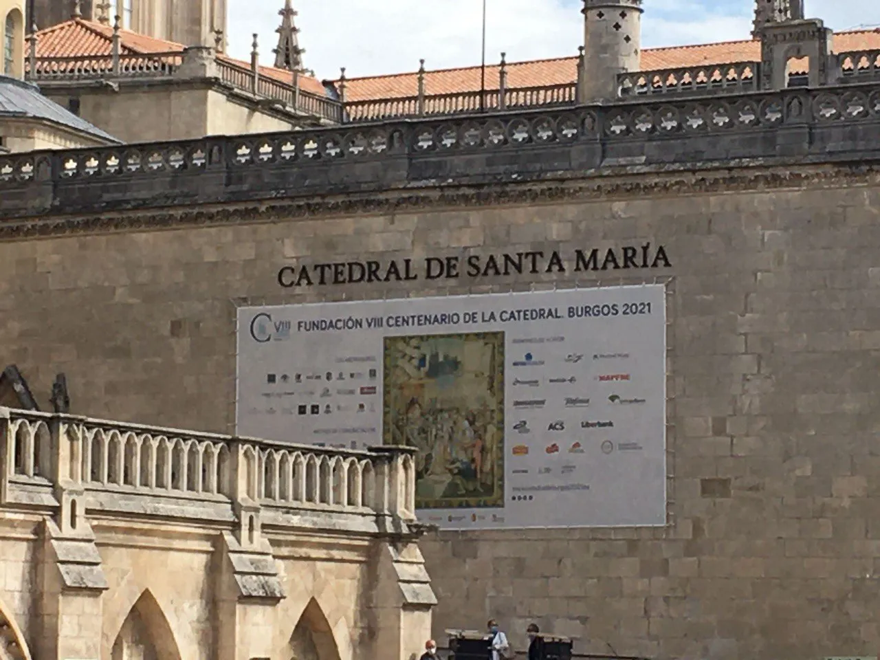 Podemos Burgos se pregunta si la Catedral es Patrimonio de la Humanidad o patrimonio de los anunciantes