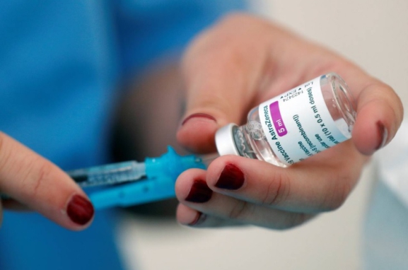 COVID-19 Burgos: La Junta cambia de opinión: no obligará a tener un consentimiento informado para recibir la segunda dosis de AstraZeneca