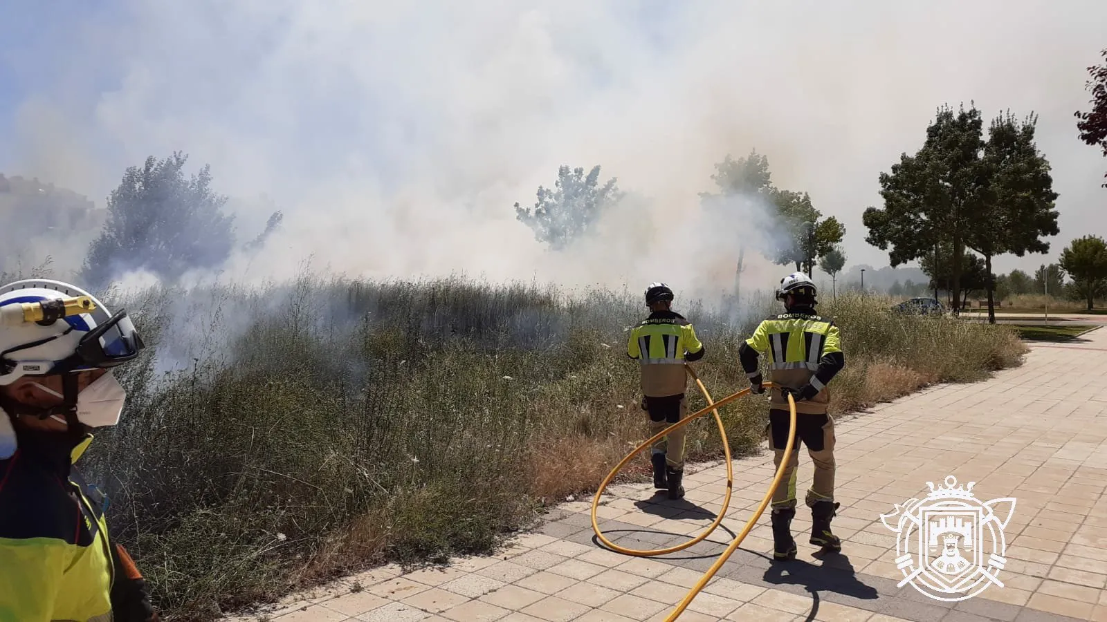 Los bomberos extinguen varios incendios en el G3