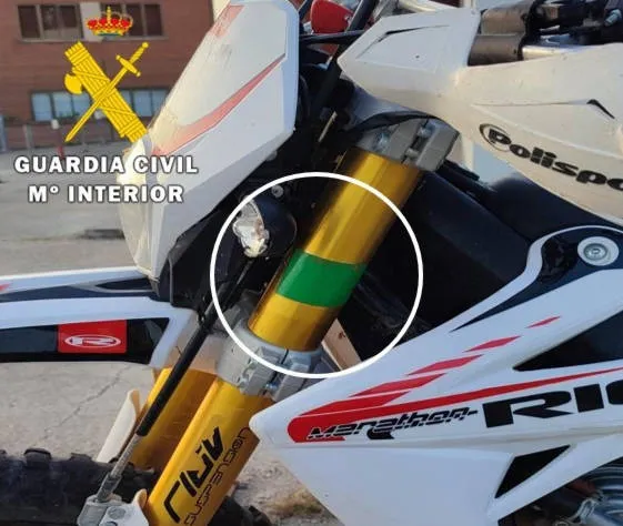 Investigado un motorista por falsedad documental en el uso de la pegatina de ITV