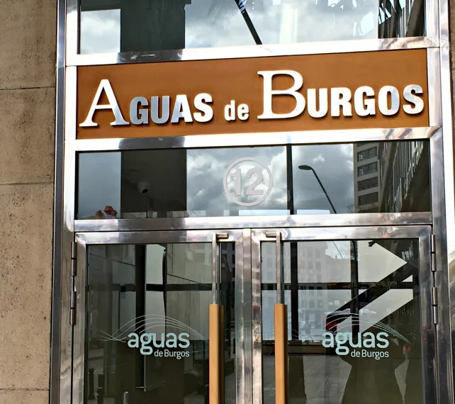 La comisión de investigación de Aguas esclarece que el camino de acceso durante años era si conocías a alguien
