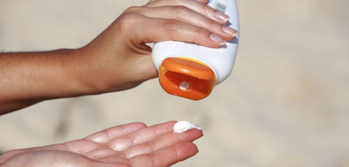 El aumento de los casos de cáncer de piel impulsa una nueva campaña de prevención solar en las piscinas de verano de Burgos