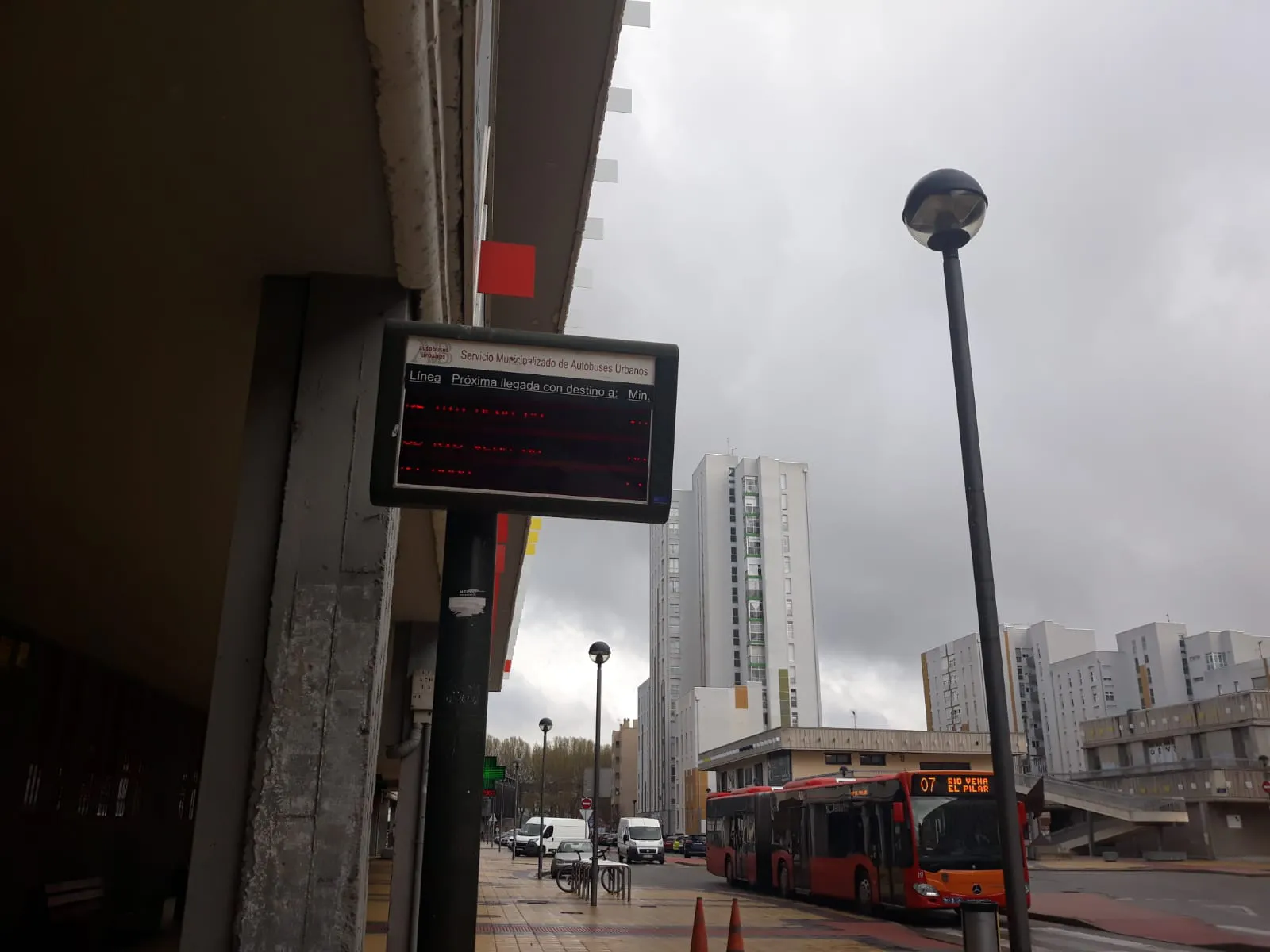 El fin de semana de La Vuelta trastoca el recorrido de 19 líneas de autobuses: estas son las modificaciones