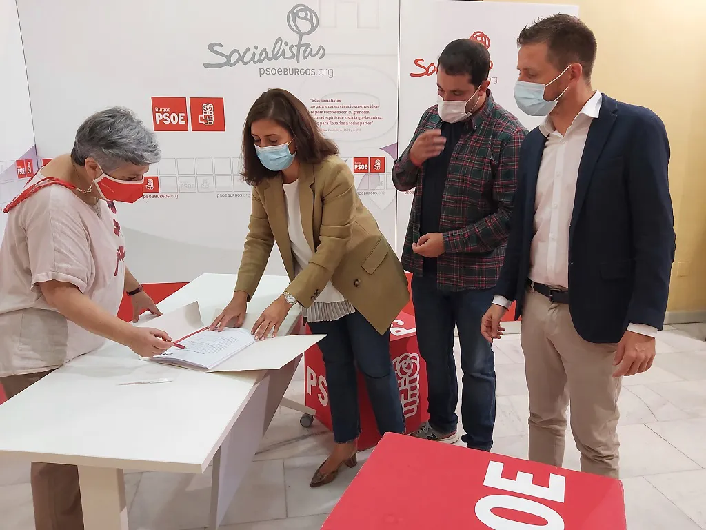 Peña entrega el máximo de avales y será la única aspirante a la Secretaría General del PSOE de Burgos