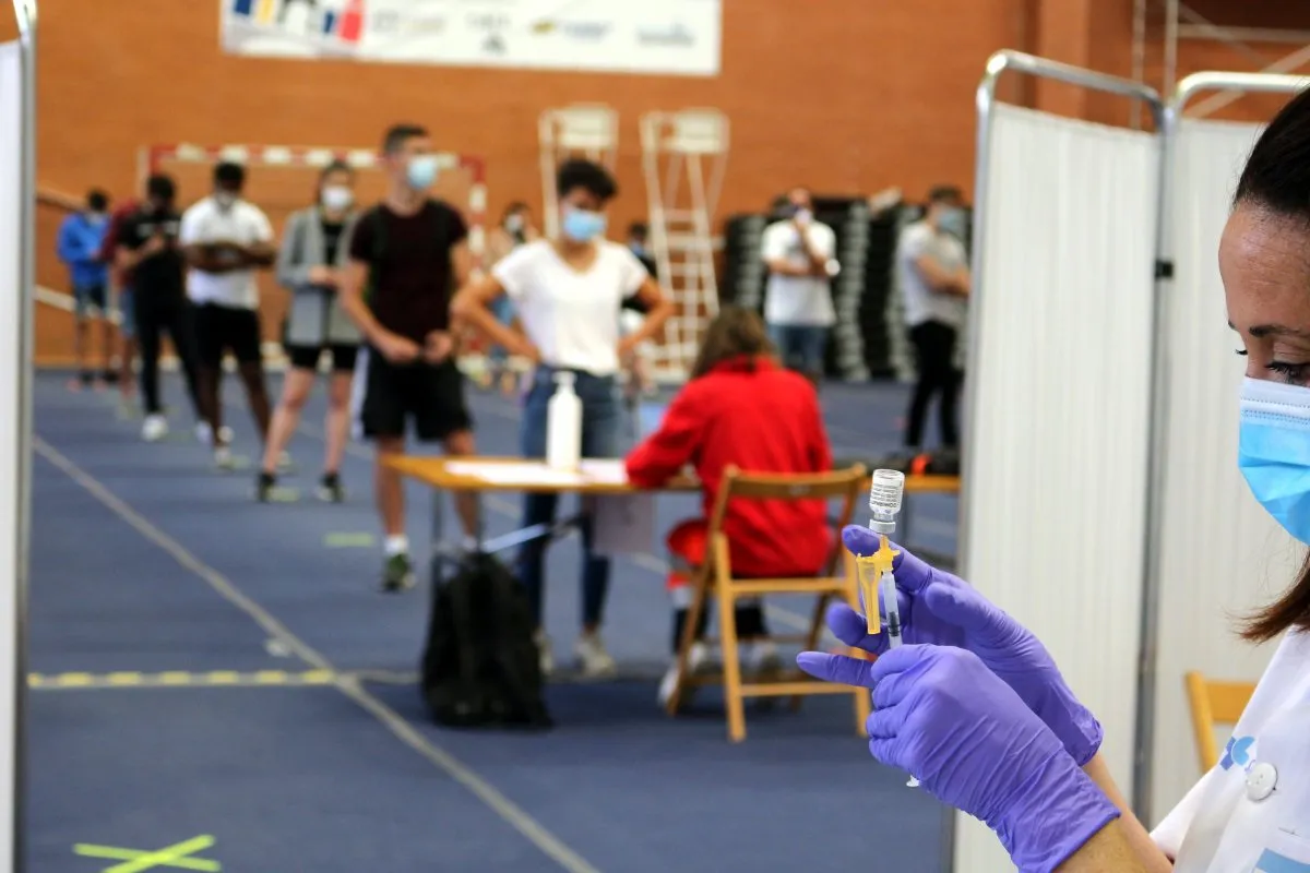 COVID-19 Burgos: La decisión sobre inocular la tercera dosis a los mayores de 16 años se conocerá en octubre