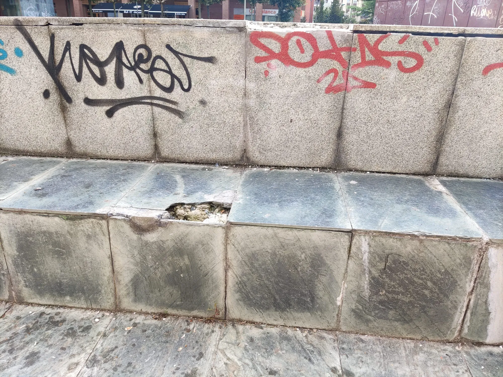 Foto 5 - Las escaleras del Parque Virgen del Manzano est&aacute;n hechas un desastre