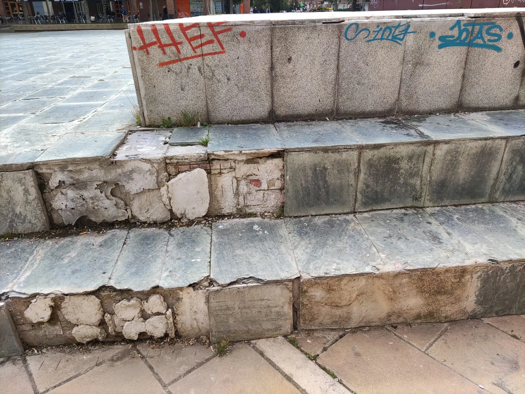 Foto 6 - Las escaleras del Parque Virgen del Manzano est&aacute;n hechas un desastre