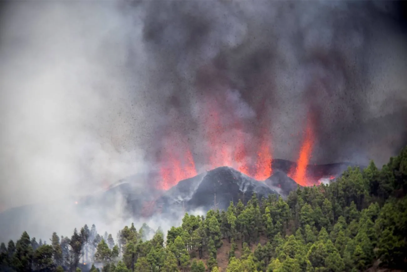 Bombardear la lava: ¿una solución para proteger los núcleos urbanos?