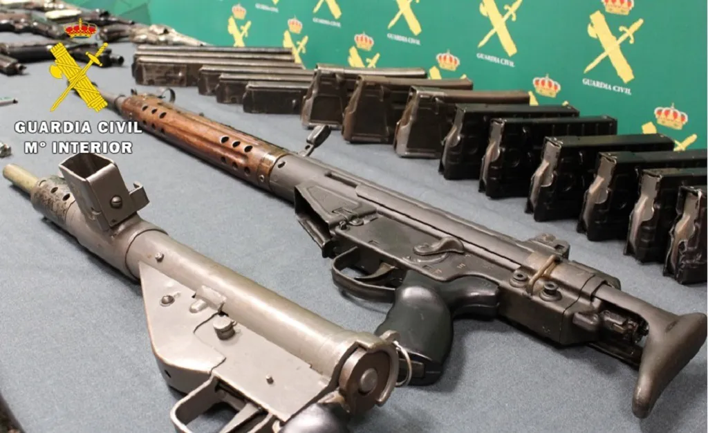 La Guardia Civil detiene a un coleccionista por la venta de armas a organizaciones criminales