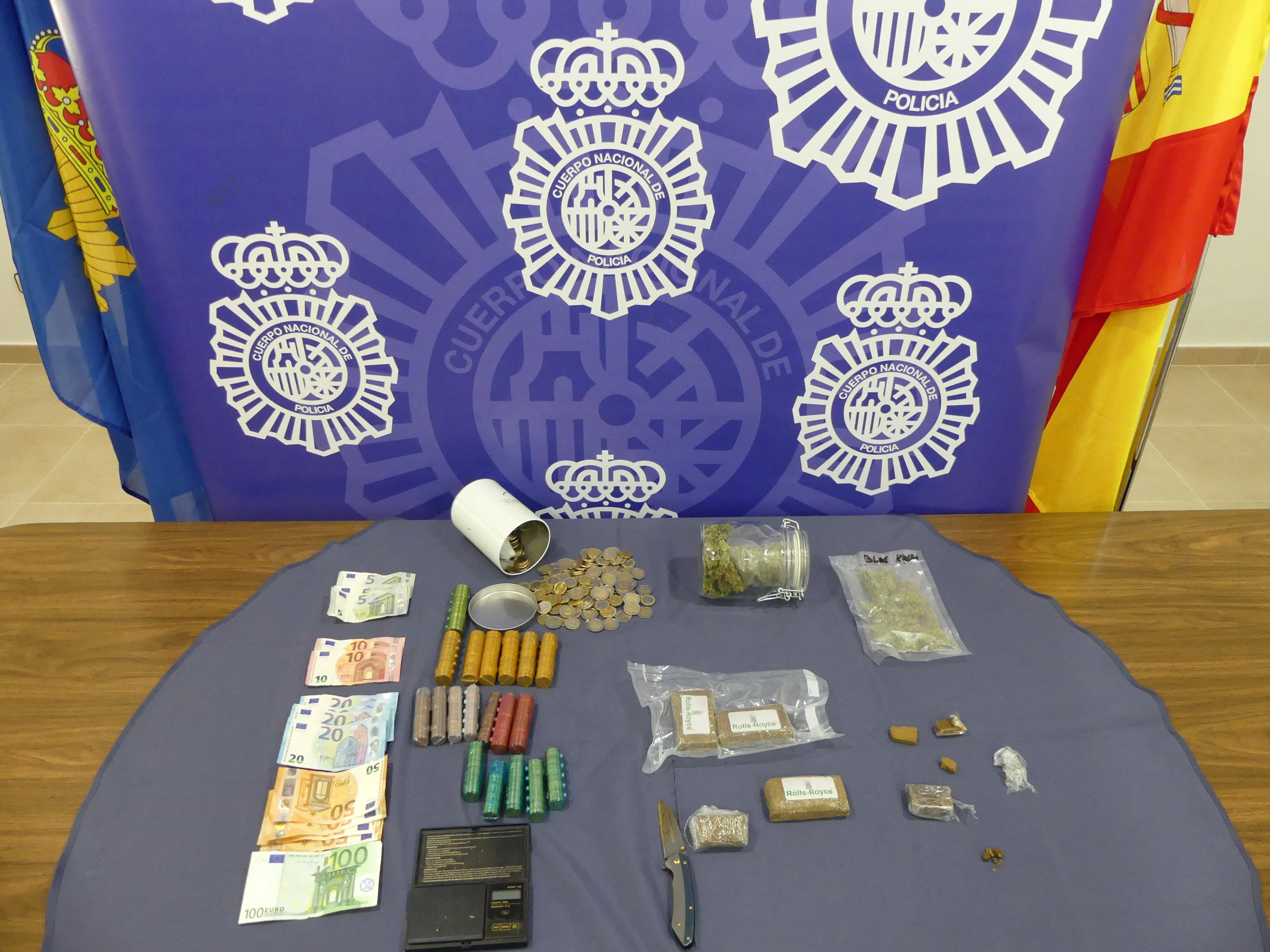 La Policía Nacional detiene in fraganti a un vendedor de estupefacientes a menores en Aranda de Duero