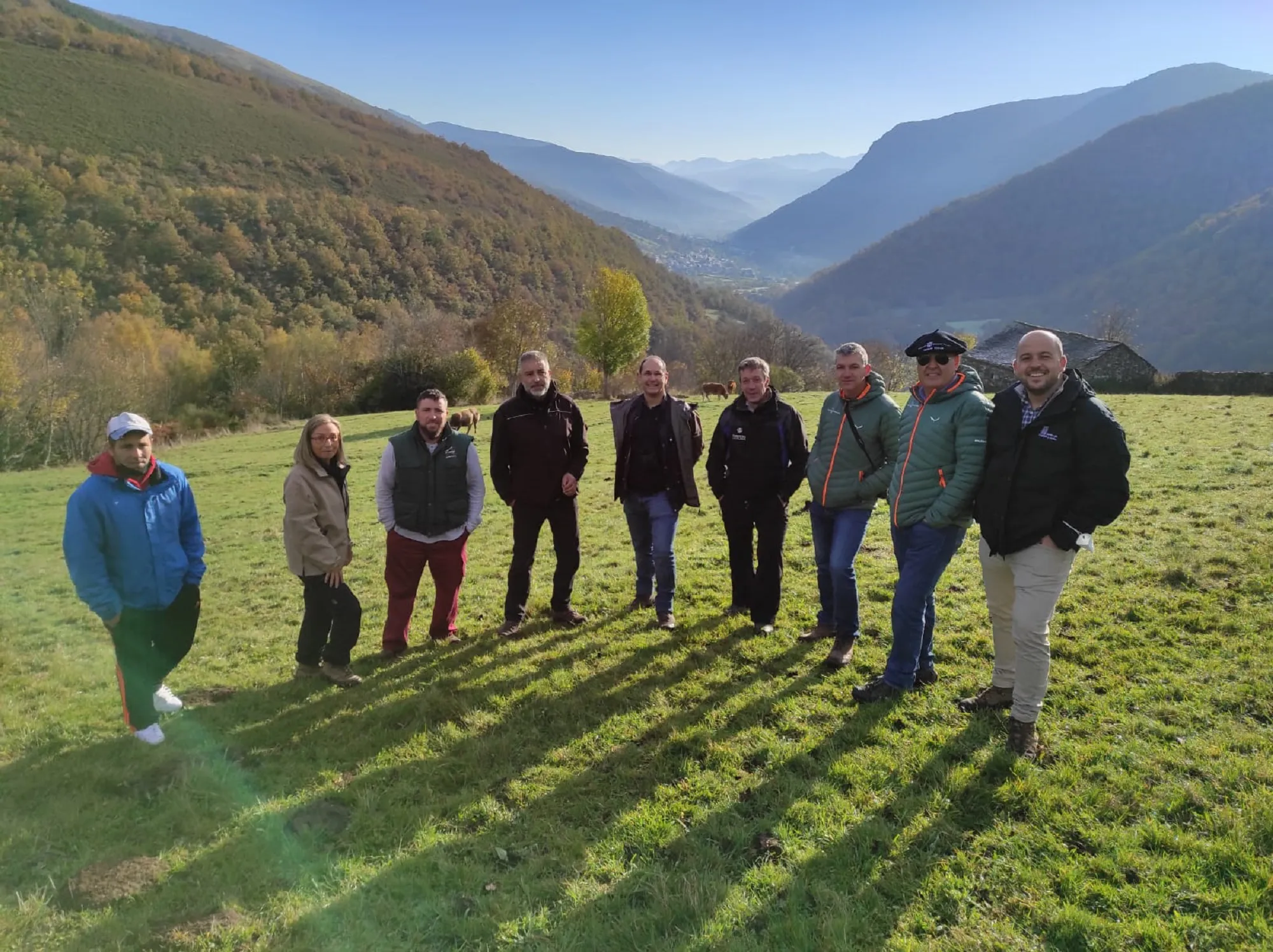 Castilla y León, la Generalitat y el Consejo de Arán intercambian experiencias y conocimientos para compatibilizar la coexistencia de la ganadería con el oso pardo