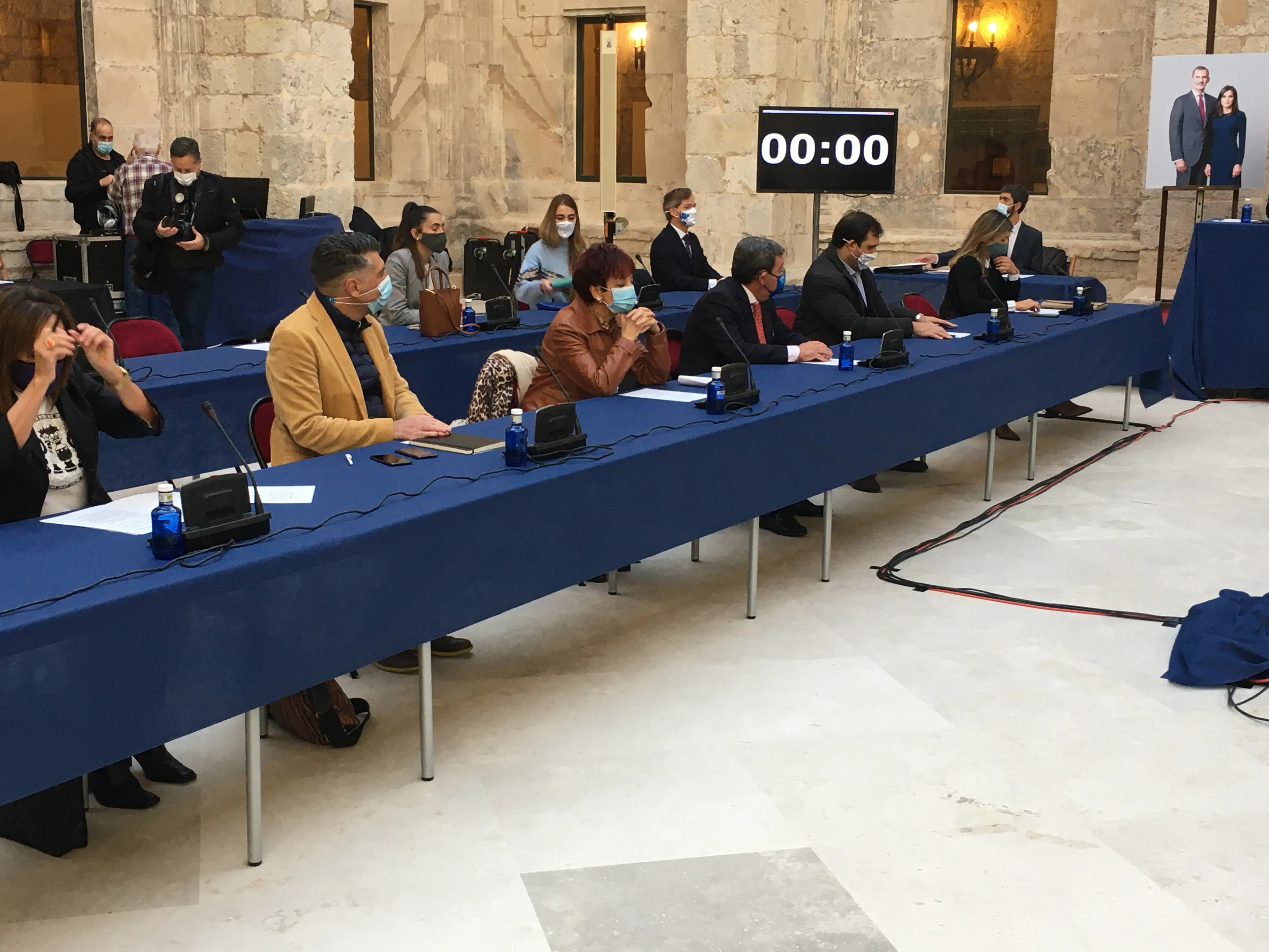 El Pleno extraordinario aprueba definitivamente la disolución del IMC y Fomento, con la ausencia de Vox y la estampida del PP