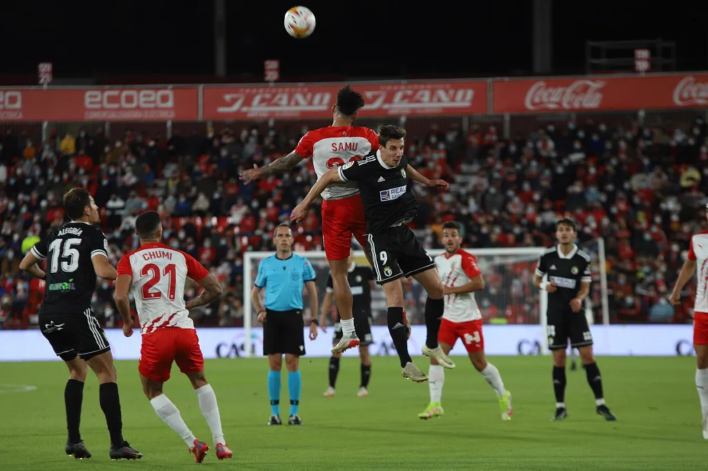 El Burgos CF cosecha en Almería su tercera derrota consecutiva (2-0)