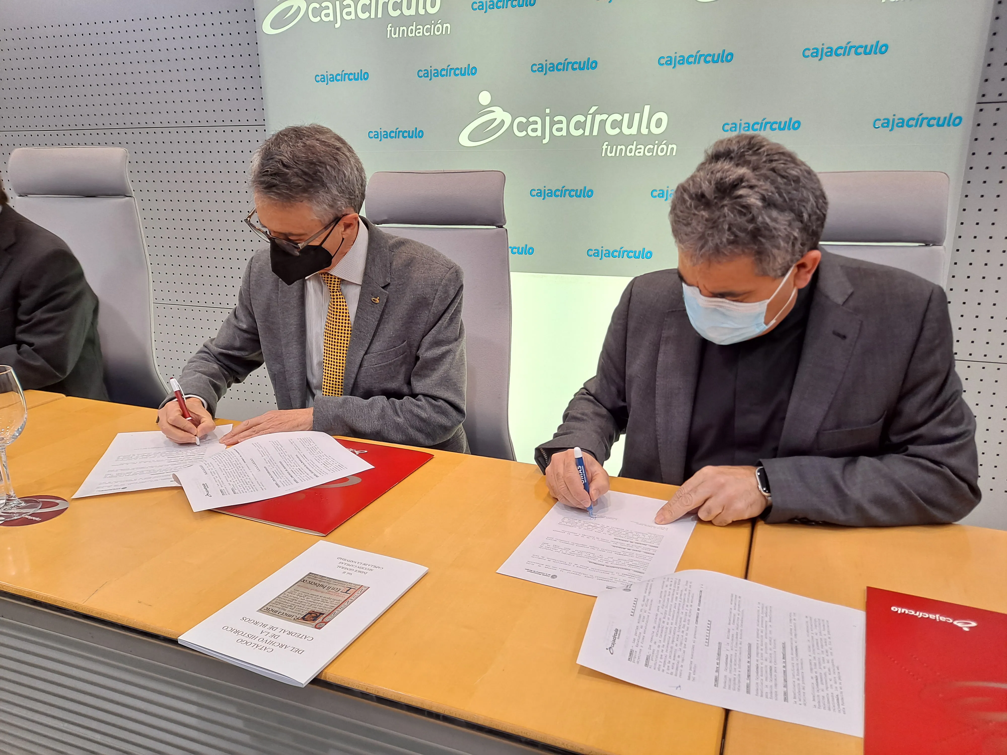 El Archivo de la Catedral tiene catalogados más de 240.000 documentos hasta la fecha y se marca como próximo objetivo la Capilla de Santiago