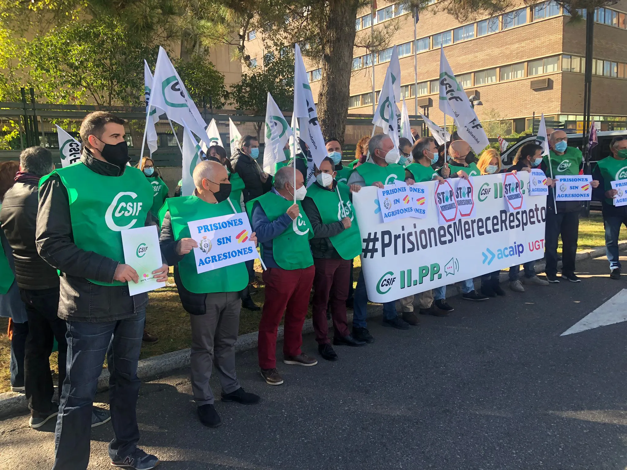 Concentración de delegados de las prisiones de Castilla y León ante la Subdelegación de Valladolid