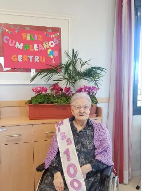 Gertrudis González cumple 100 años en la residencia de Cortes