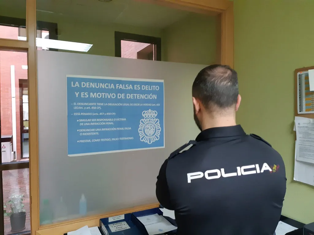 Detenido como presunto autor de una denuncia falsa y robo con fuerza en su propio establecimiento