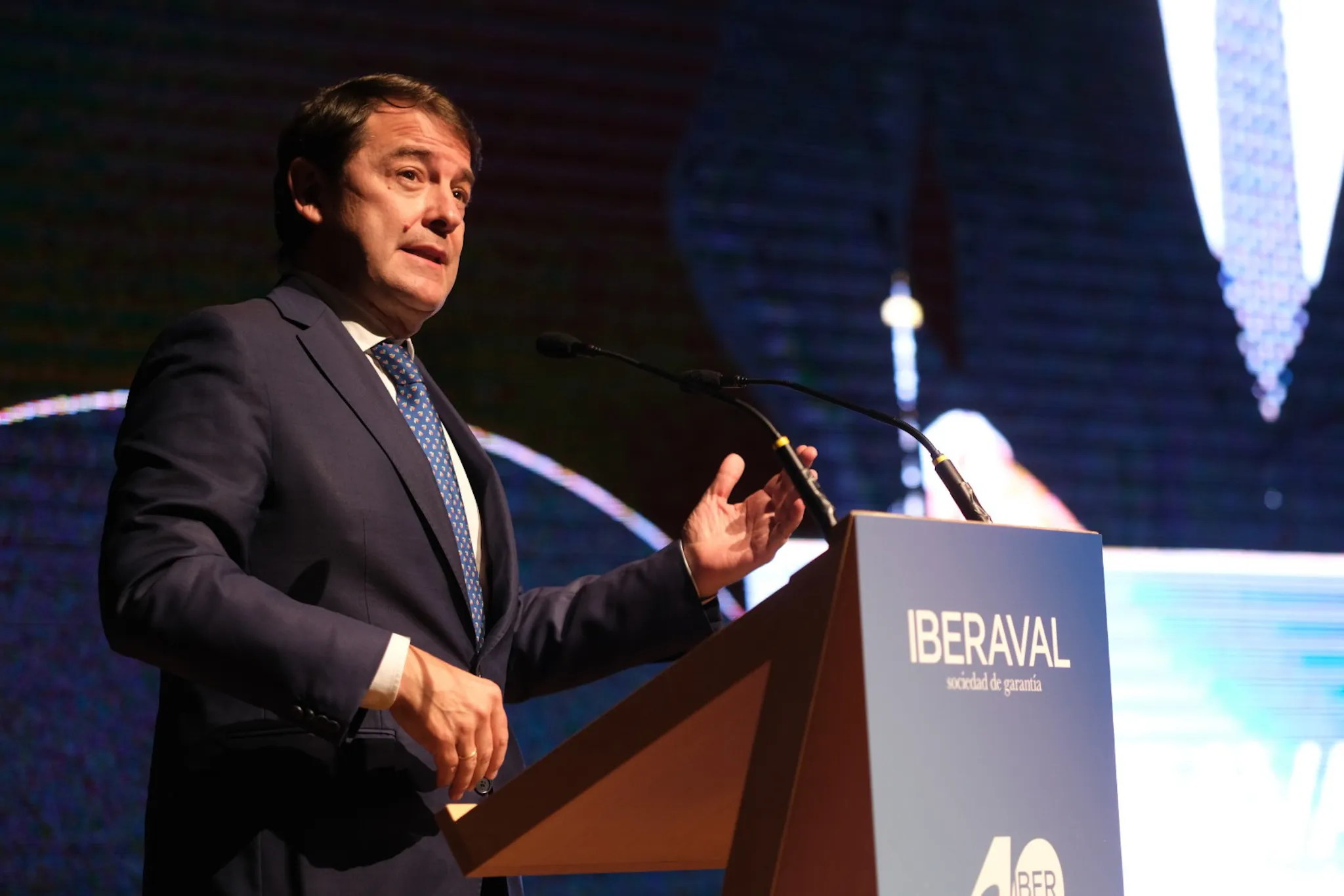 Mañueco anuncia la convocatoria de ayudas por 10 millones para crear o ampliar polígonos municipales