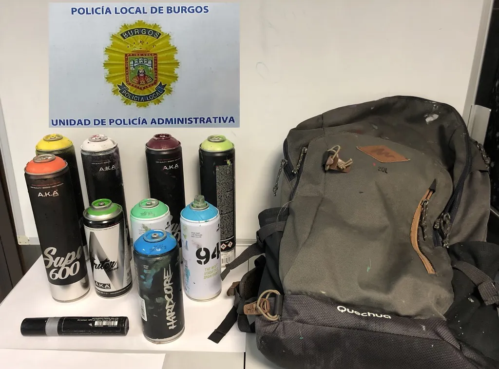 Dos menores sorprendidos haciendo grafitis