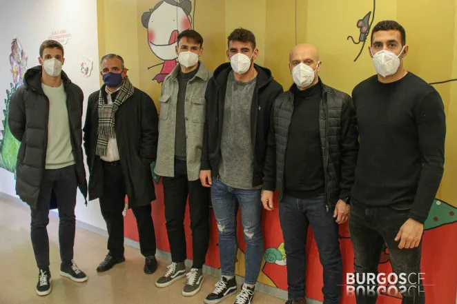 El Burgos CF visita la planta infantil del HUBU