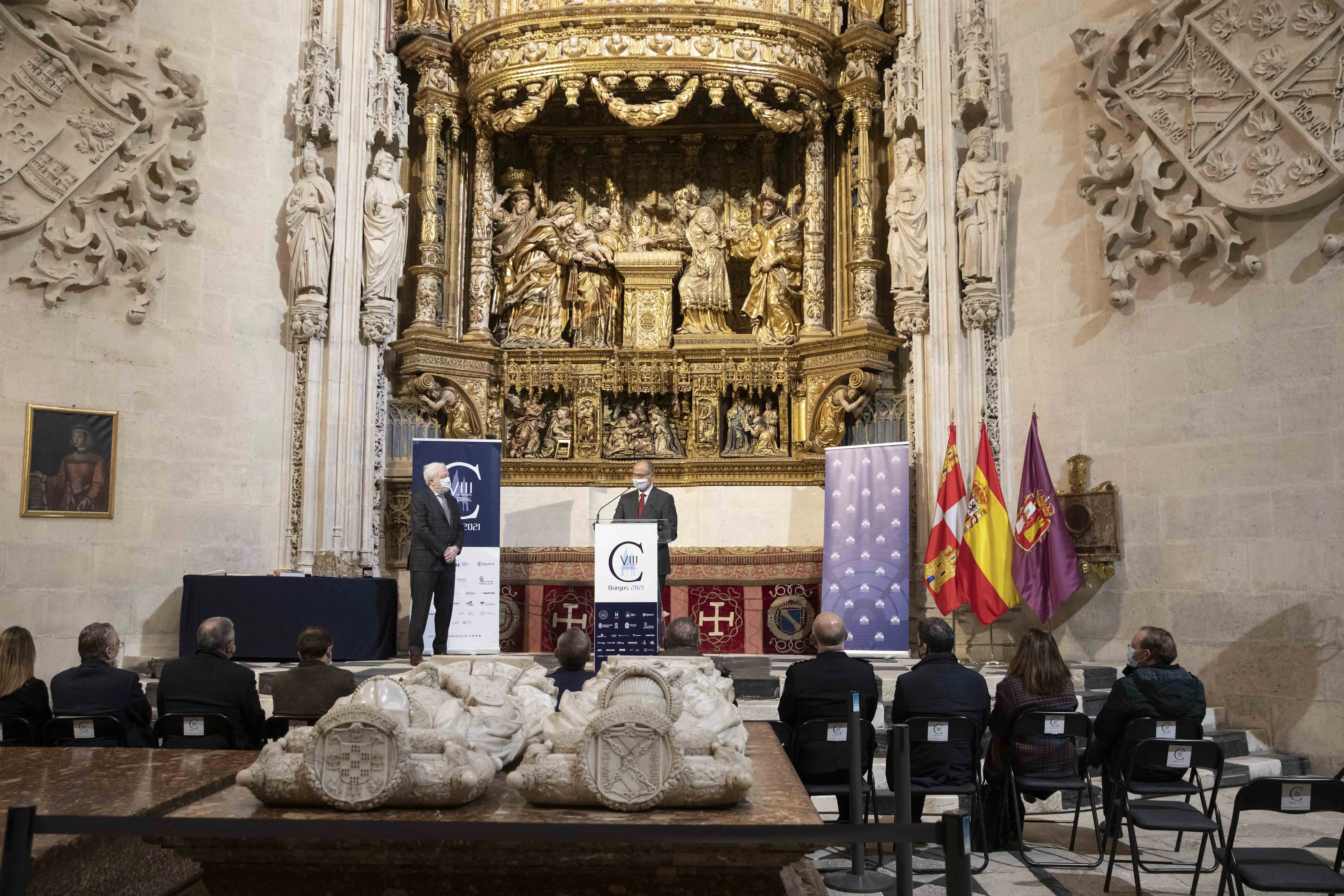 Las Cortes de Castilla y León reciben la moneda conmemorativa del VIII Centenario de la Catedral de Burgos