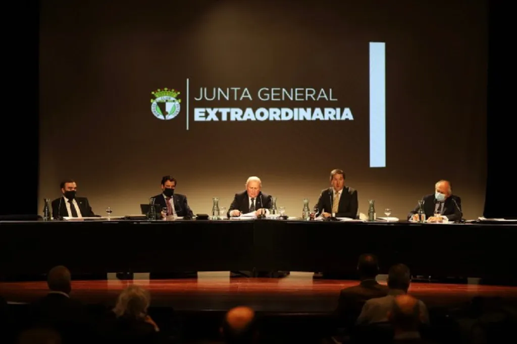 La Junta General Extraordinaria del Burgos CF aprueba por mayoría todos los puntos sometidos a votación