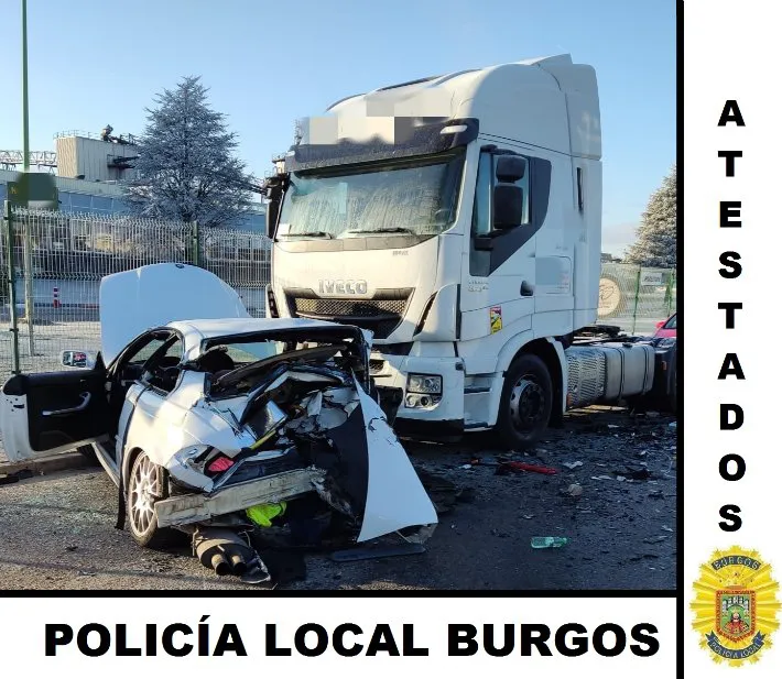 Heridas seis personas en una colisión entre dos turismos en la calle Vitoria