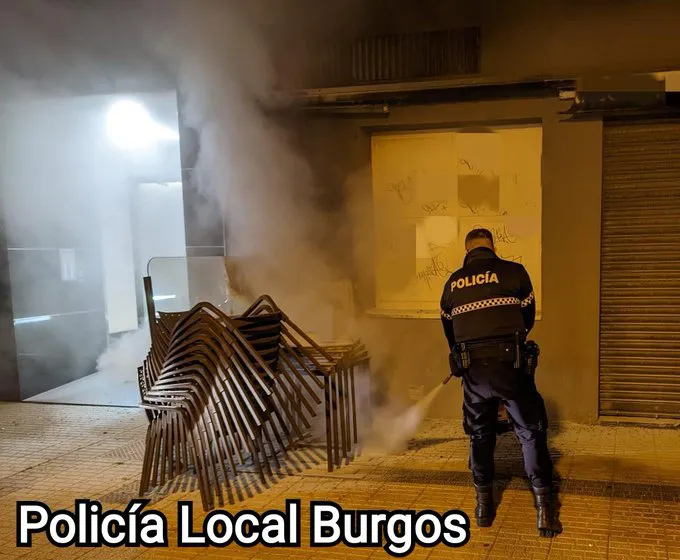 La Policía Local sofoca un incendio en un establecimiento hostelero de Gamonal