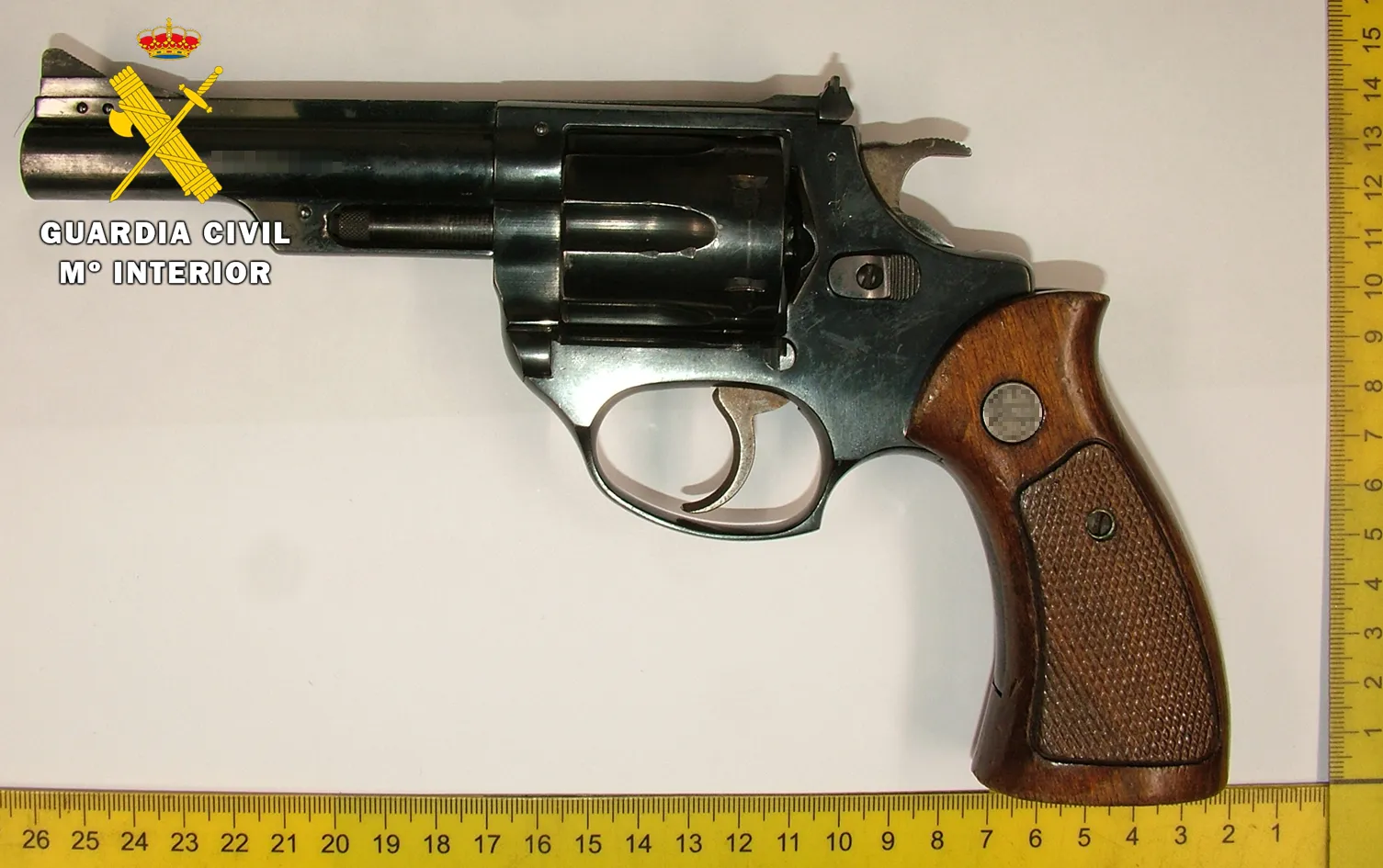 La Guardia Civil localiza al propietario de un revolver y lo detiene por tenencia ilícita de armas