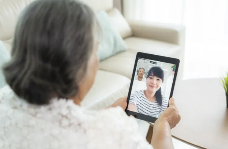 La ciencia detrás de las videollamadas: el cerebro recuerda más lo que ve que lo que escucha