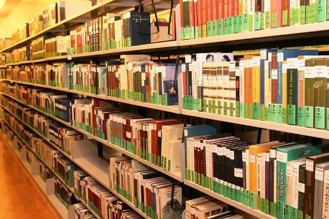 La Biblioteca Pública de la Junta acoge una exposición sobre el Monacato y ofrece un espectáculo musical
