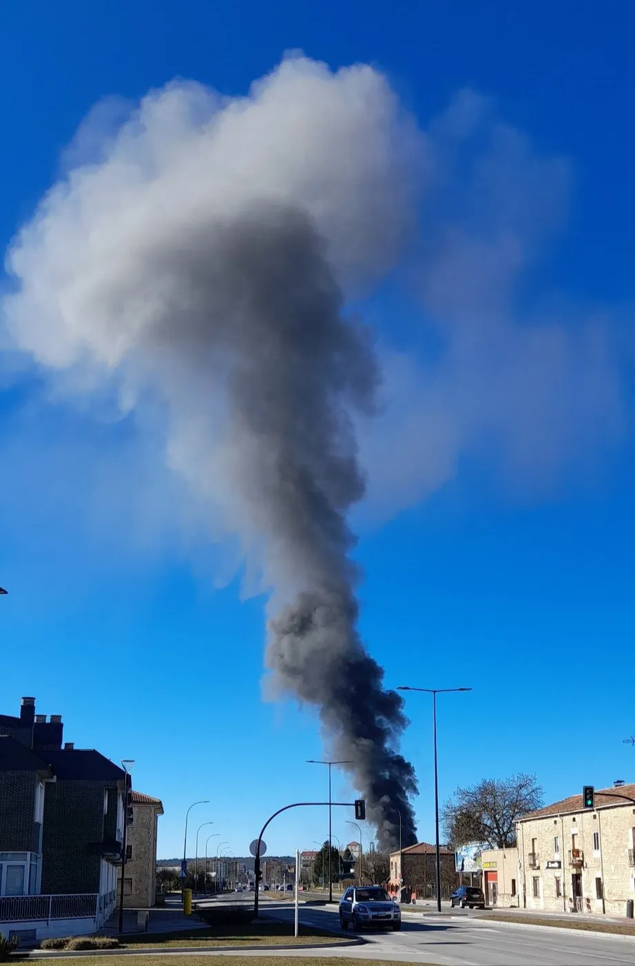 Incendio en el concesionario de Mercedes