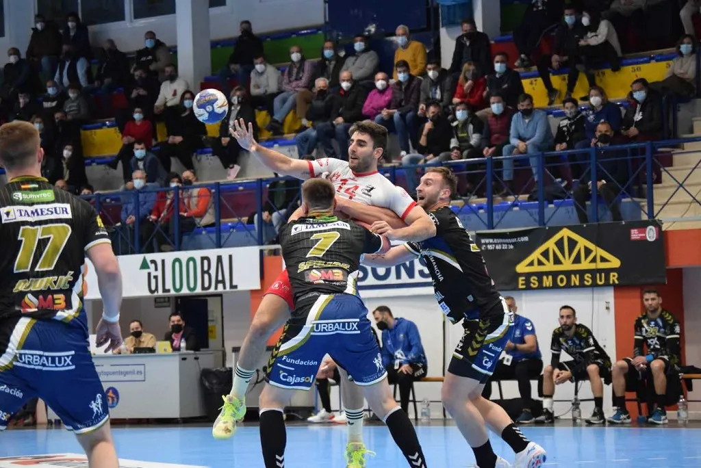 El Ángel Ximénez castiga al UBU San Pablo (37-29)