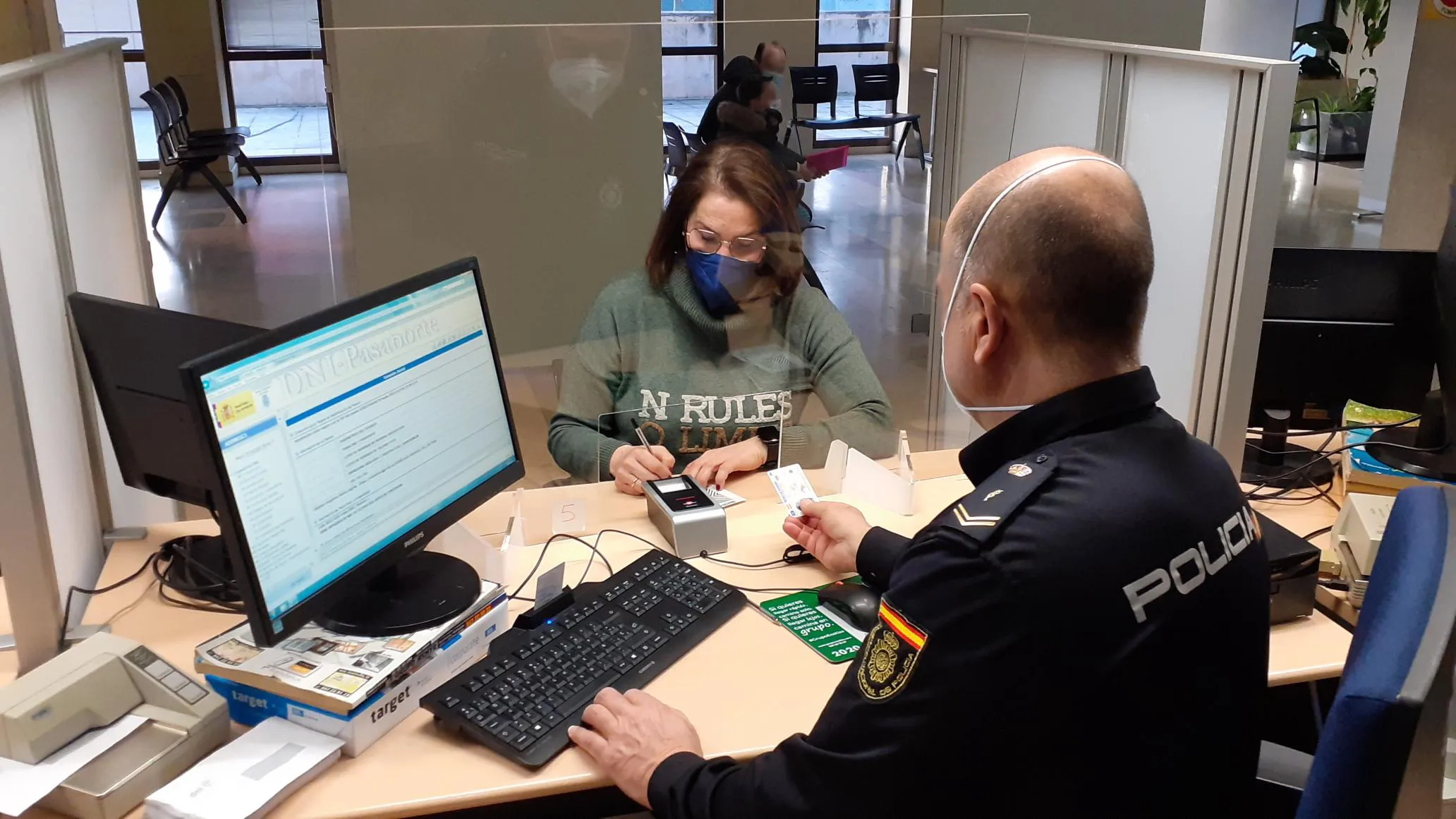 La policía tramita 52.200 DNI y 7.600 pasaportes en la provincia