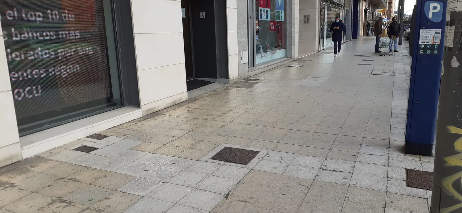 Un viaje a Urgencias por unas baldosas en mal estado