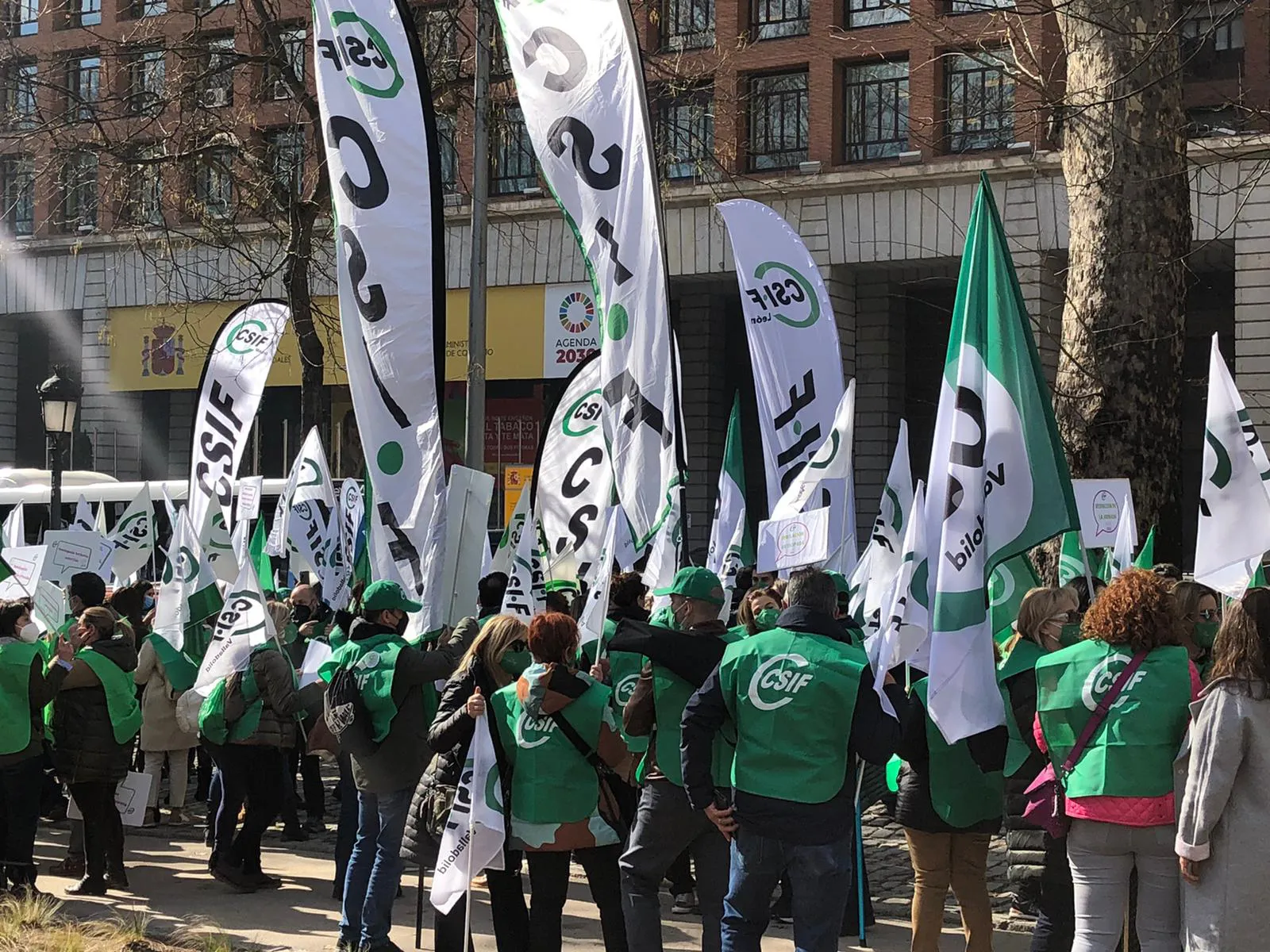 CSIF se concentra ante el Ministerio de Sanidad: cerca de 50.000 contratos Covid en peligro