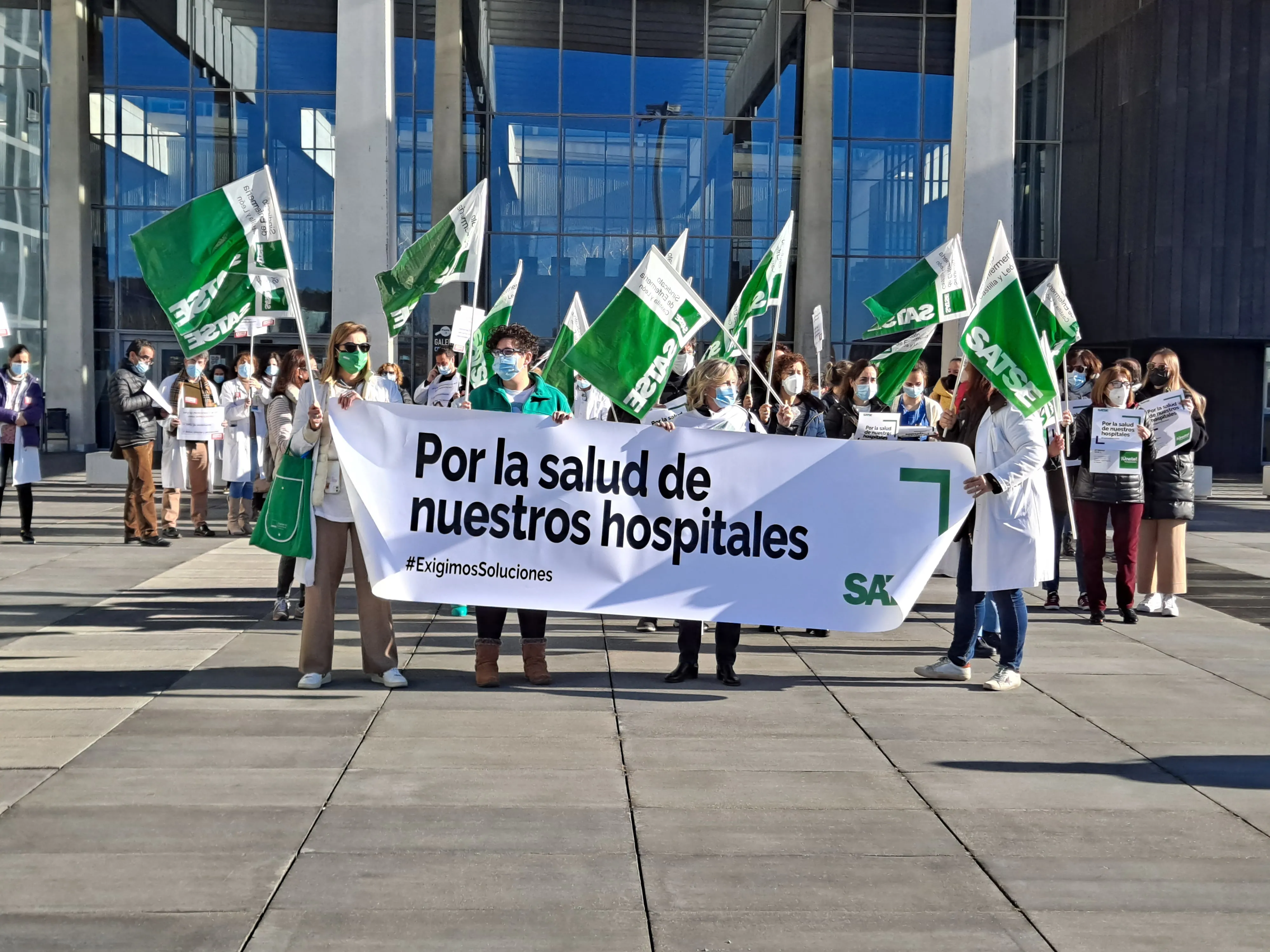 Enfermeras hartas del mutismo de los gobiernos sobre las carencias de la Sanidad: Si esto no se arregla, guerra